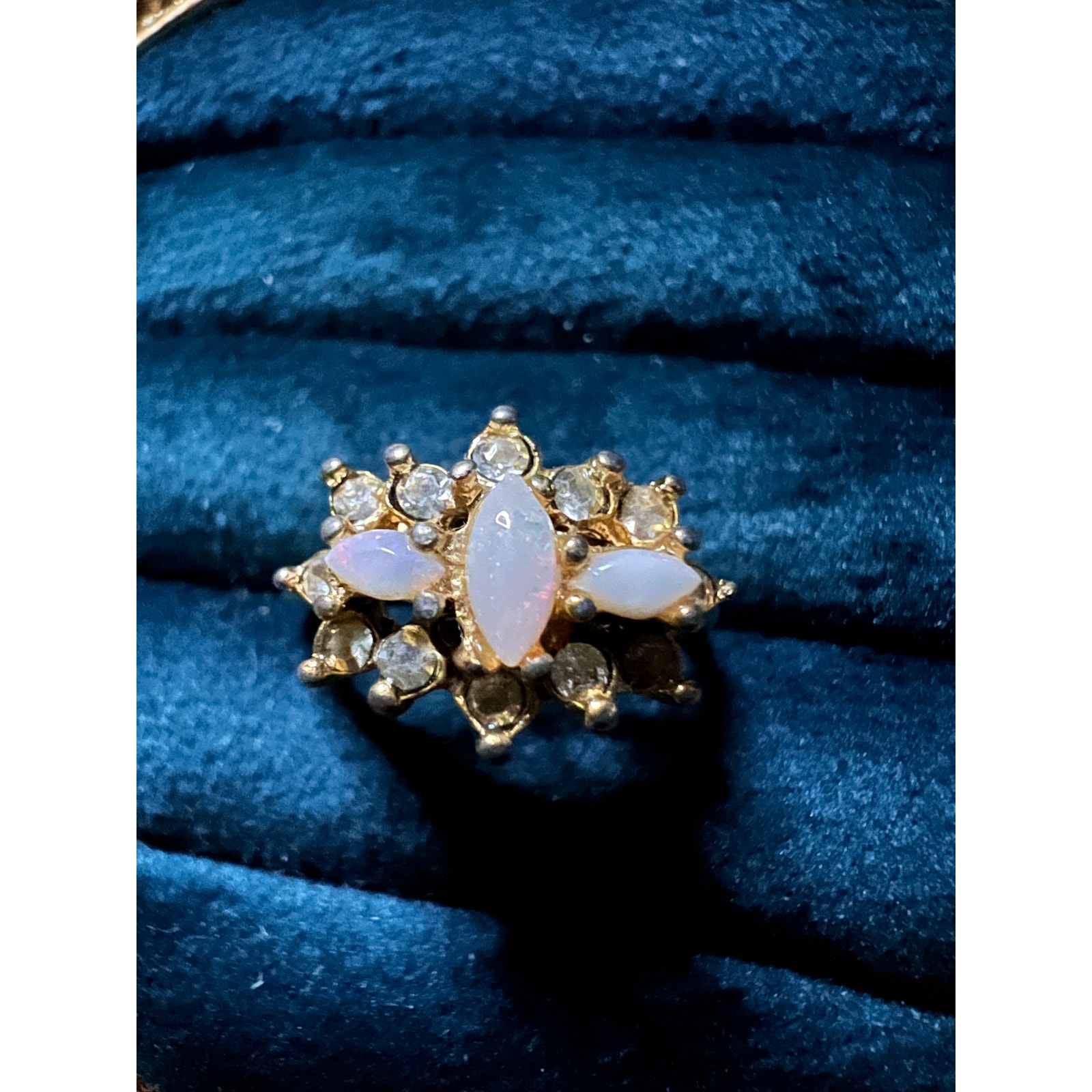 Vintage Gold Tone Opal Rhinestone Ring Size 725 Cluster Style Statement Jewelry 24$
